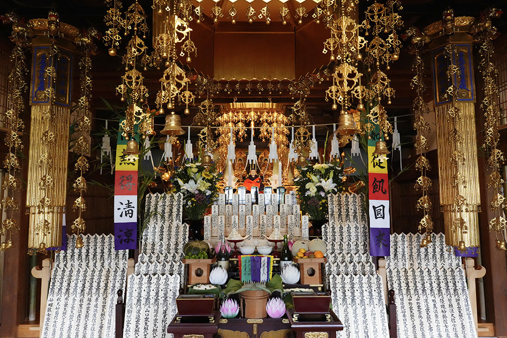 静岡県伊豆の国市大仁の龍源寺（りゅうげんじ）のお盆のお施餓鬼法要の様子