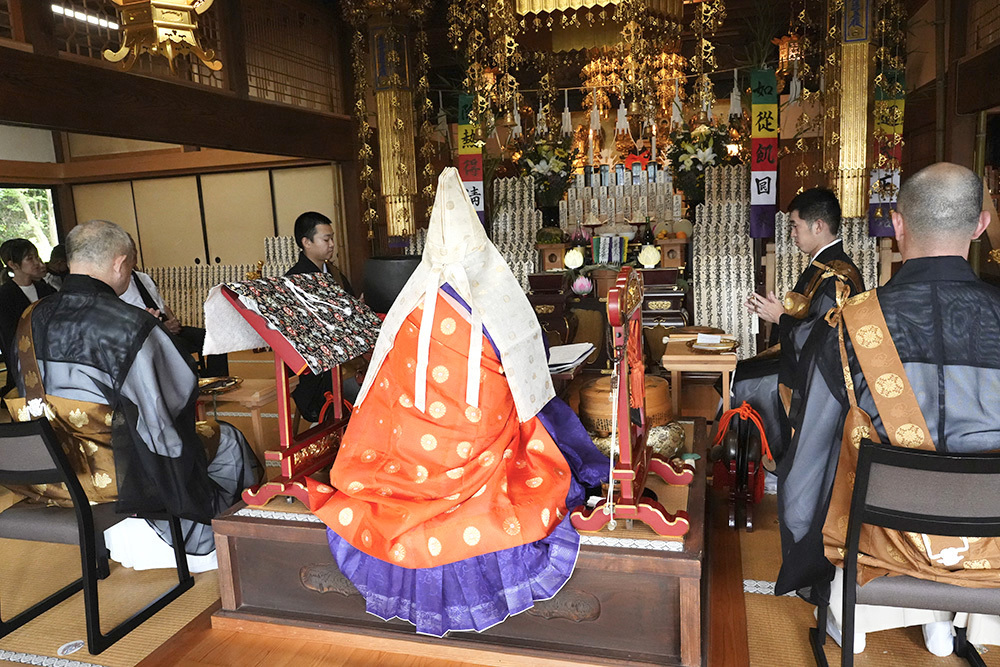 静岡県伊豆の国市大仁の龍源寺（りゅうげんじ）のお盆のお施餓鬼法要の住職